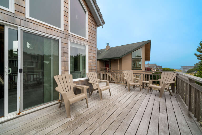 Front Ocean view deck with Gas BBQ. 