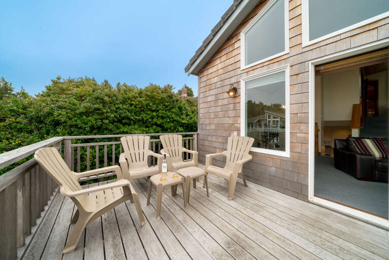 Front Ocean view deck with Gas BBQ. 