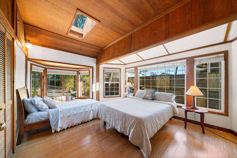 First bedroom with Queen and Twin bed