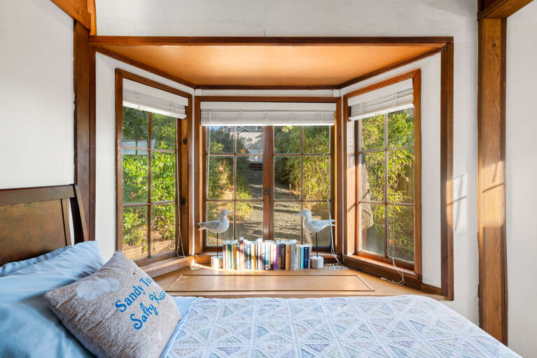 First bedroom with Queen and Twin bed