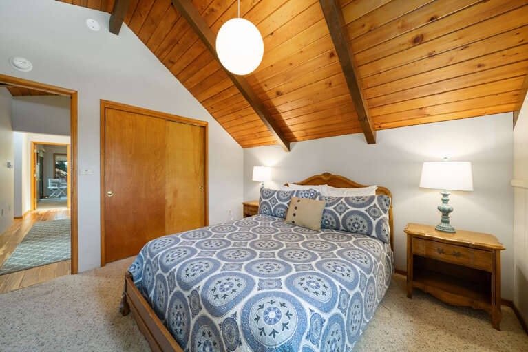 Upstairs 2nd bedroom with queen bed 