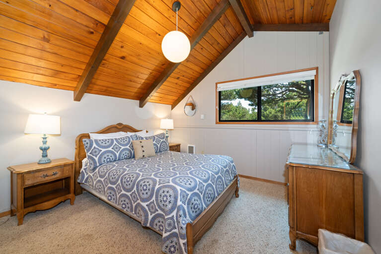 2nd upstairs bedroom with Queen bed.