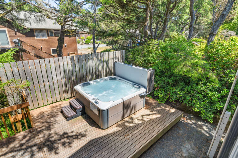 Private Hot tub off the back deck Private Hot tub off the back deck