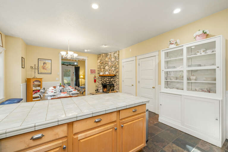 Open kitchen and dining area 