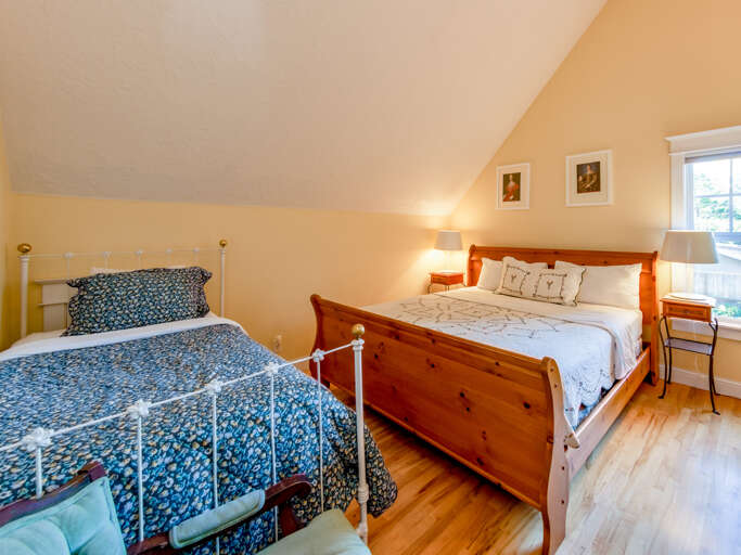 King bedroom with twin bed on second floor