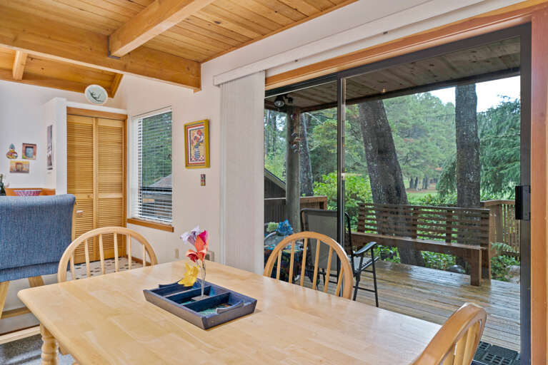 Open living space with fully equipped kitchen with breakfast bar, dining table, Pellet stove. 