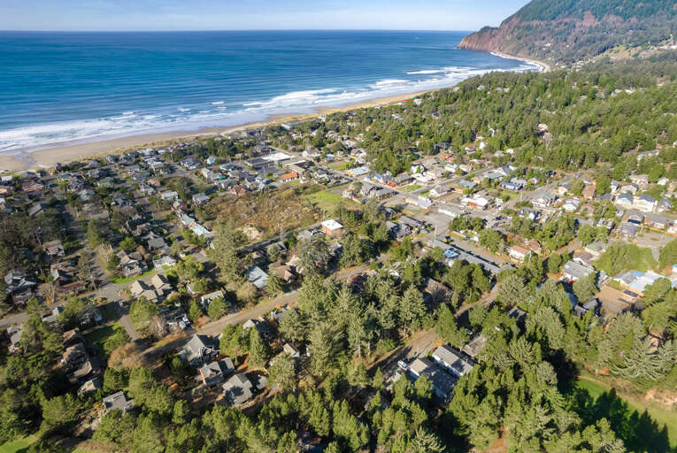 4 blocks to the beach. 