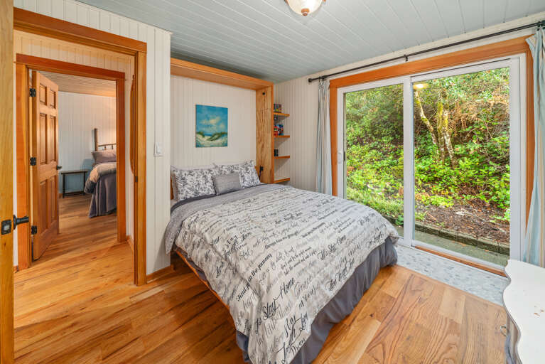 Second bedroom with Queen murphy bed 