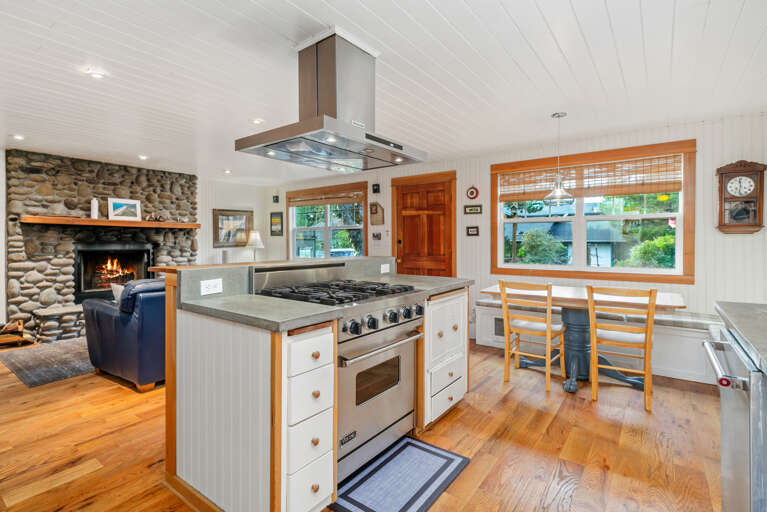 Dining and fully equipped kitchen with Viking stove/range. 