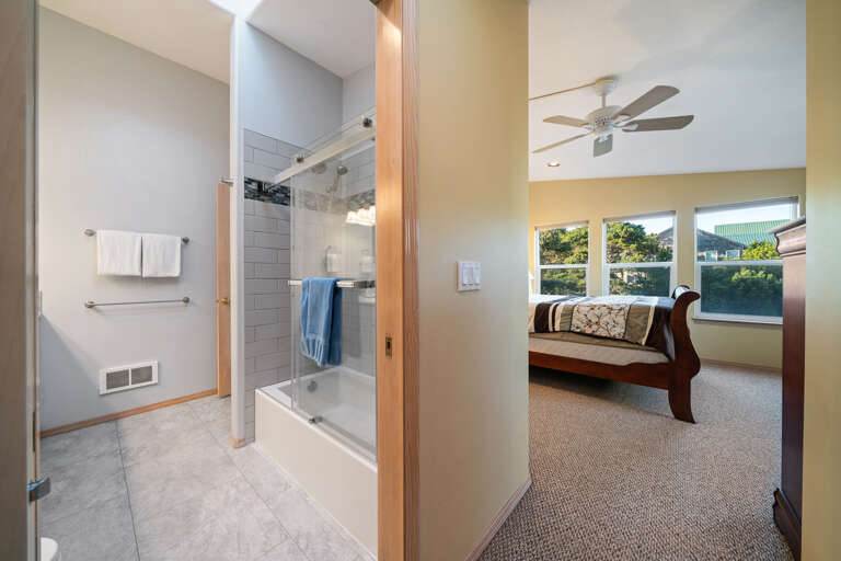 Upstairs master bedroom with Queen bed, fan, private bath with Shower/tub