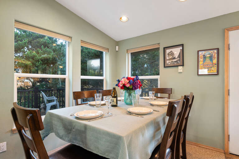 Dining area with seating for 6 plus breakfast bar for 3. 
