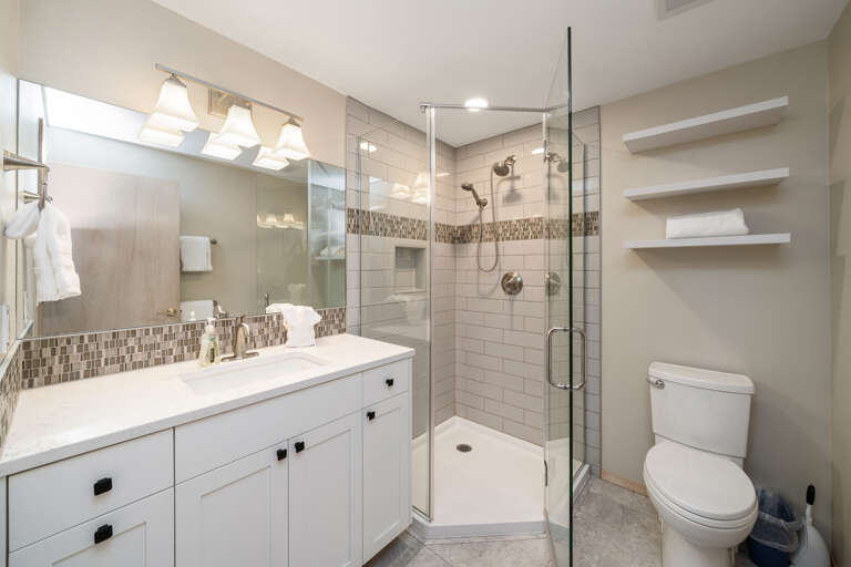 Downstairs full bath with shower stall 