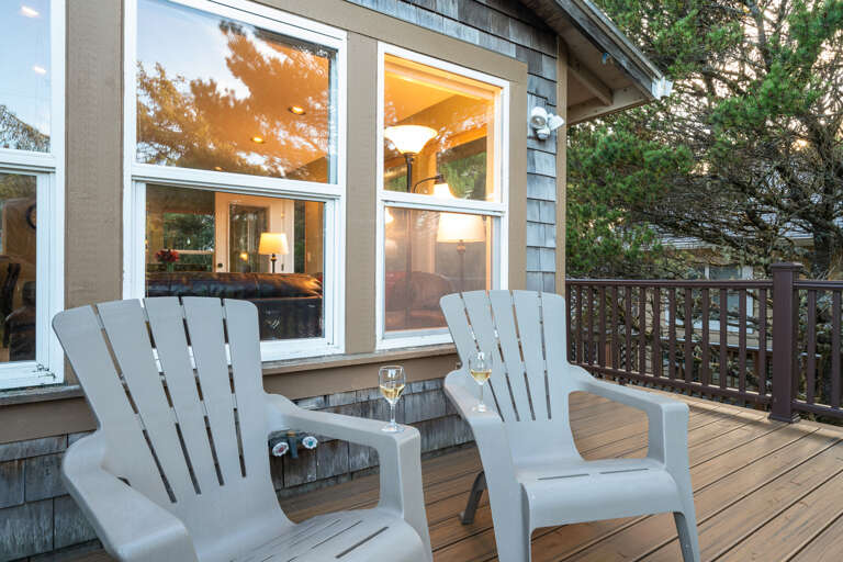 Front facing deck with outdoor furniture