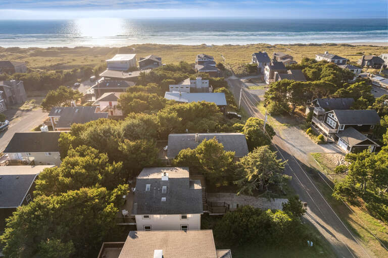 4 houses to the beach access