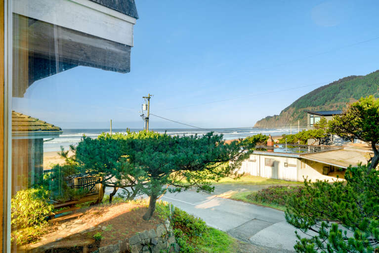 Downstairs Twin bedroom view