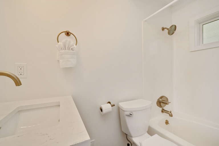 2nd floor bathroom with shower/tub combo