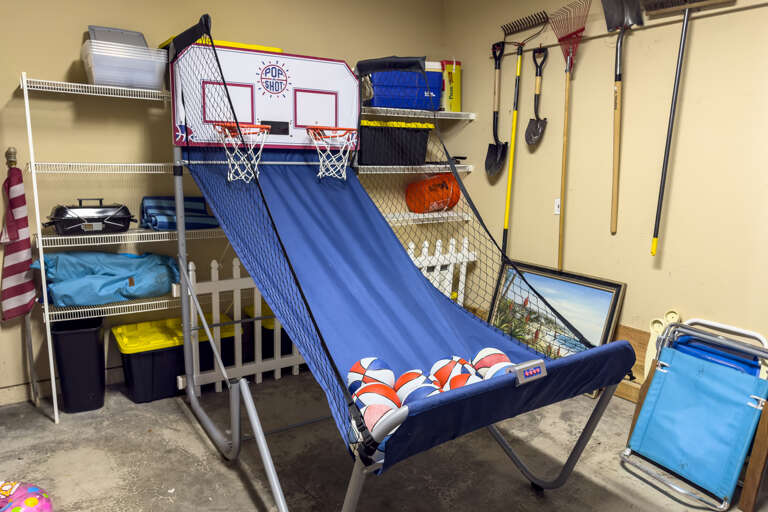 New hoop shoot in garage