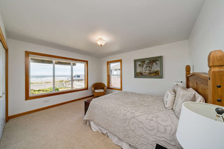 Downstairs queen with Ocean view