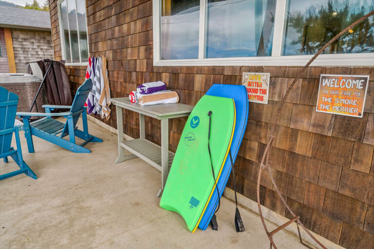 Outdoor firepit and New hot tub, with fenced in hard, and upper deck has wind protected deck with fire table and out door seating
