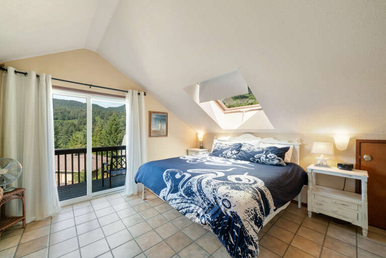 Master bedroom with King bed and 2 twin beds. Master bedroom with King bed and 2 twin beds.