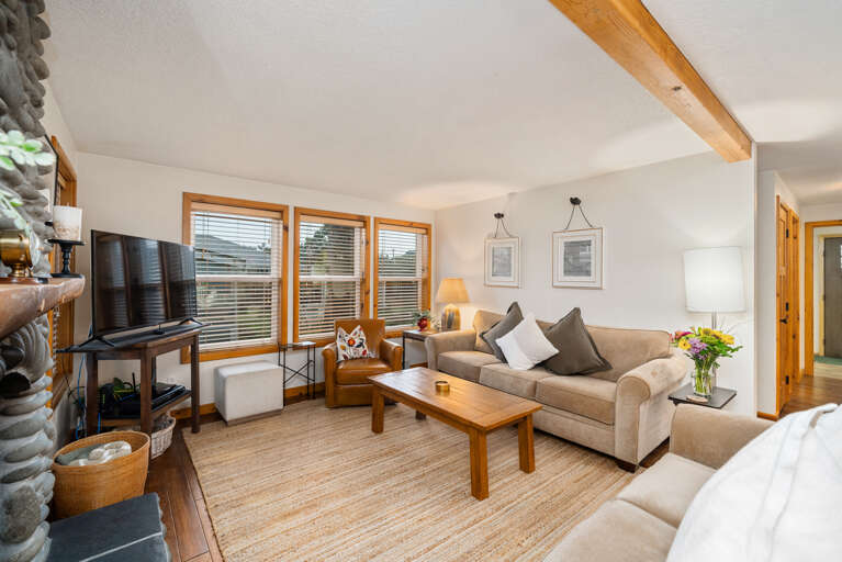 Living room with Electric fireplace, Smart TV, comfy furniture, Open to the dining room and fully equipped kitchen.  Living room with Electric fireplace, Smart TV, comfy furniture, Open to the dining room and fully equipped kitchen.