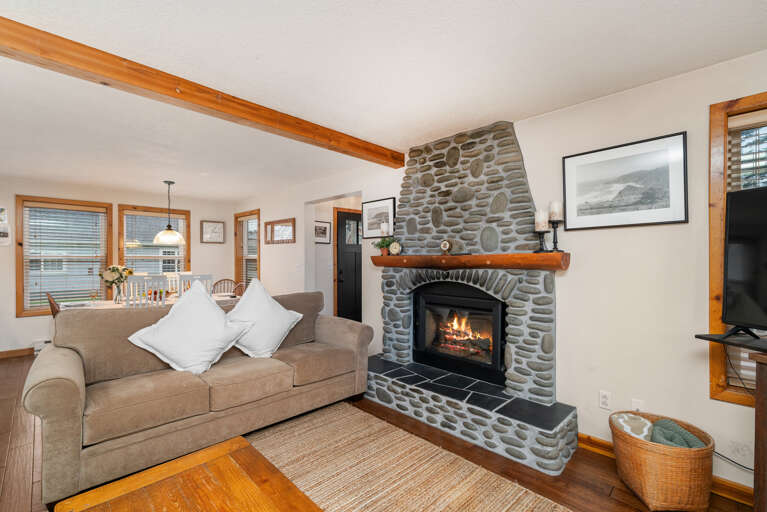 Living room with Electric fireplace, Smart TV, comfy furniture, Open to the dining room and fully equipped kitchen.  Living room with Electric fireplace, Smart TV, comfy furniture, Open to the dining room and fully equipped kitchen.