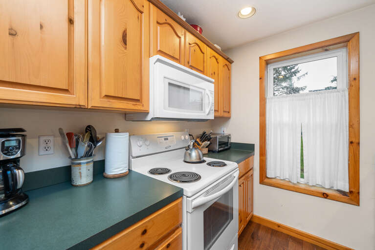 Fully equipped kitchen with breakfast bar, open to living room and dining room . Fully equipped kitchen with breakfast bar, open to living room and dining room .