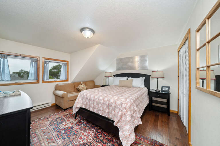 Upstairs Queen bedroom with cozy couch.  Upstairs Queen bedroom with cozy couch.