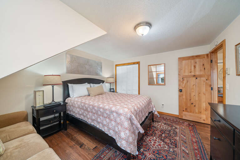 Upstairs Queen bedroom with cozy couch.  Upstairs Queen bedroom with cozy couch.