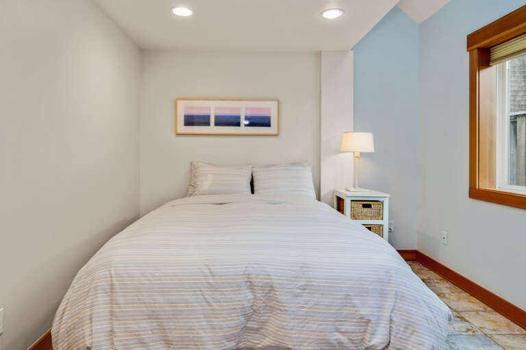 Queen bedroom with adjoining bath