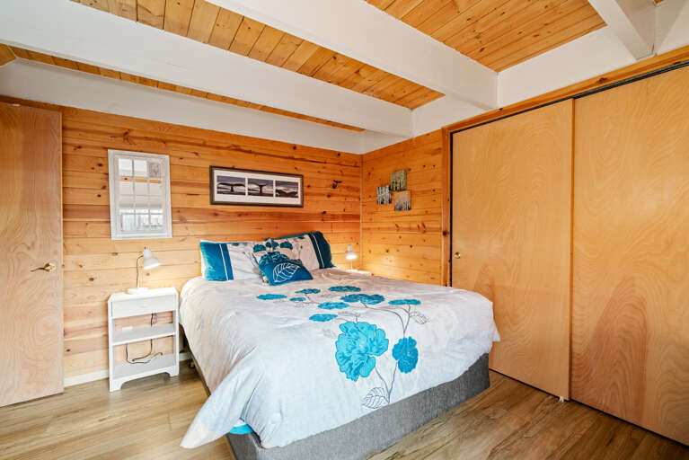 Queen Bedroom downstairs