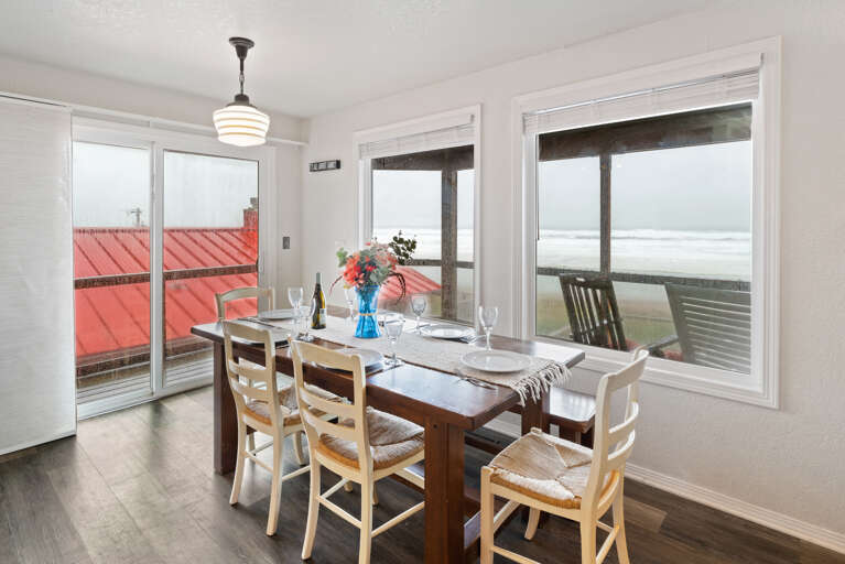 Dining area with seating for 6