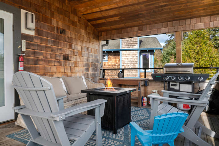 Upper deck with outdoor dining table, lounging furniture, Gas BBQ, Gas Fire table Upper deck with outdoor dining table, lounging furniture, Gas BBQ, Gas Fire table