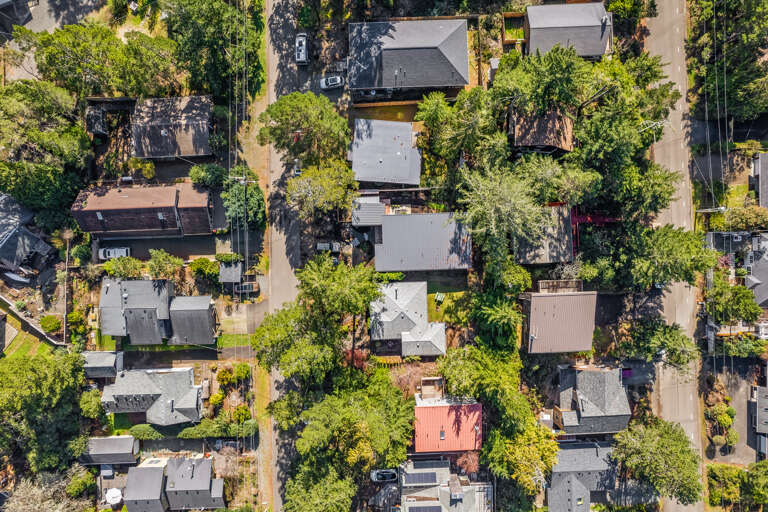 Owl&#39;s Nest is located in a quiet neighborhood. 