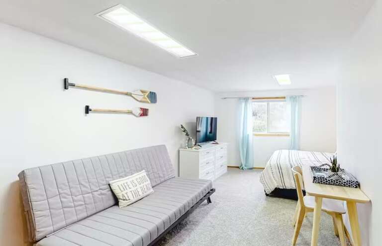 2nd downstairs King bedroom with double futon