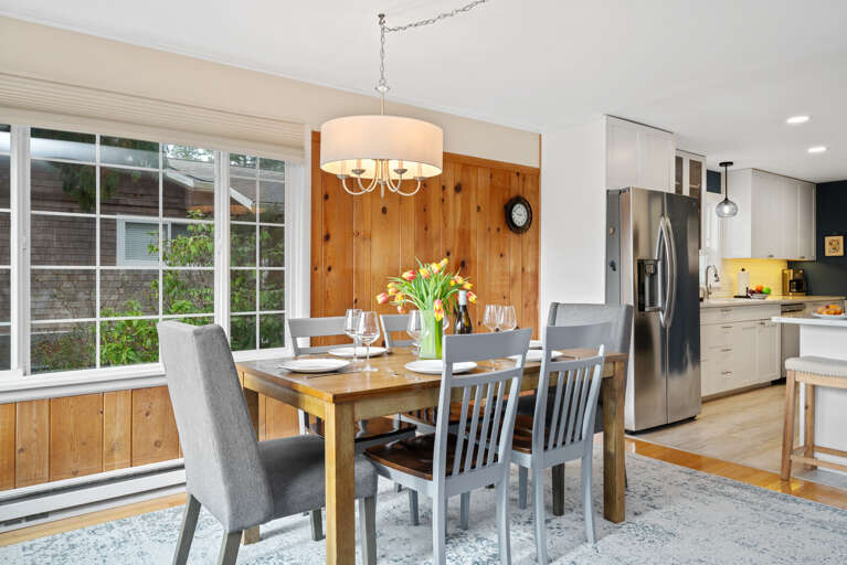 Dining table for 6 plus breakfast bar for 1 Dining table for 6 plus breakfast bar for 1