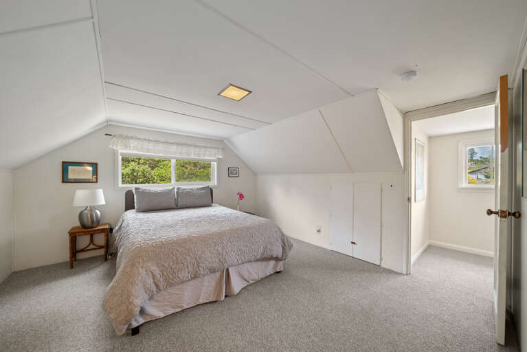 Upstairs Queen Bedroom Upstairs Queen Bedroom