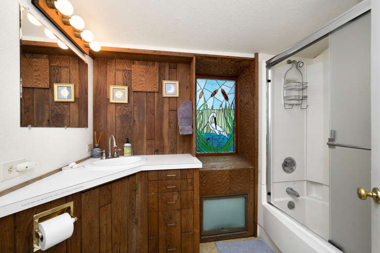 Main hall bath with shower/tub combo