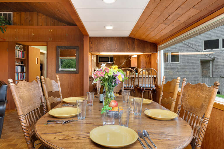 Dining room with seating for 6, ocean view and breakfast bar
