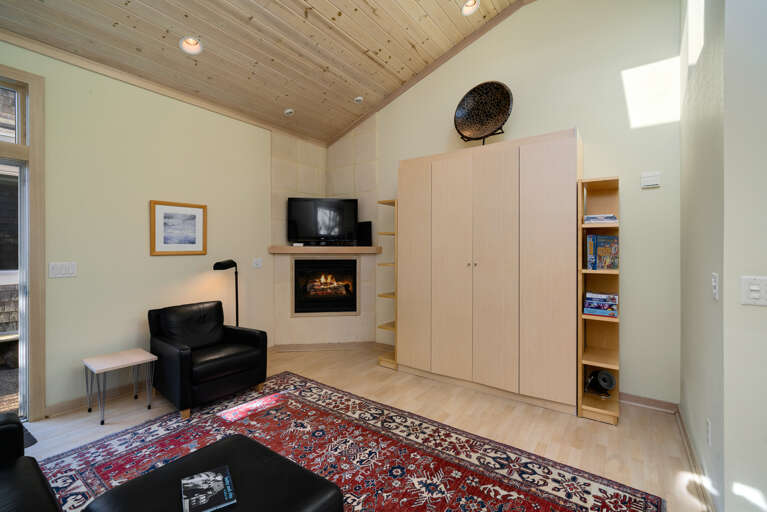 Separate Cabana studio apartment with Queen murphy bed, Direct TV, Gas fireplace, Wet bar, Full bath with shower, breakfast bar for 2. 