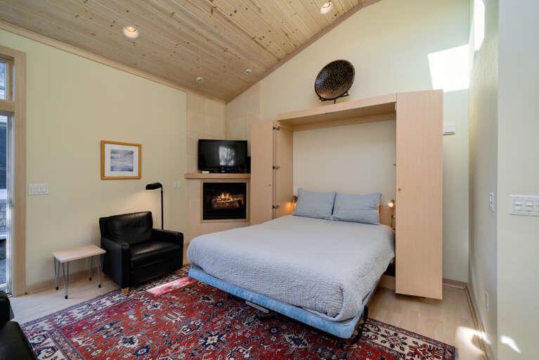 Separate Cabana studio apartment with Queen murphy bed, Direct TV, Gas fireplace, Wet bar, Full bath with shower, breakfast bar for 2. 