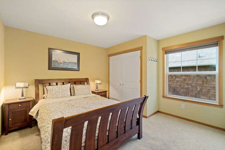 Upstairs Queen Bedroom 