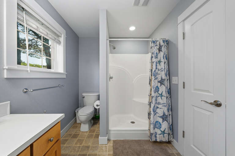 Walk in shower and Jetted tub in downstair master bath
