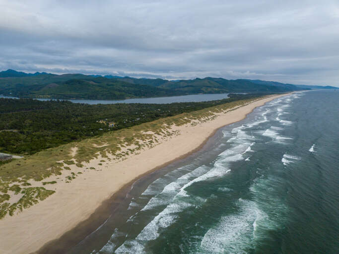 Only 1/4 block to the beach access and 1 block to Nehalem Bay State Park