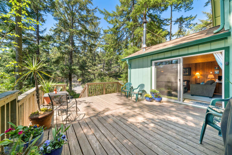 Front deck and entrance. 