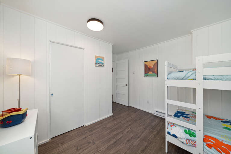 Bunk Bedroom with 2 sets of twin bunk beds.
