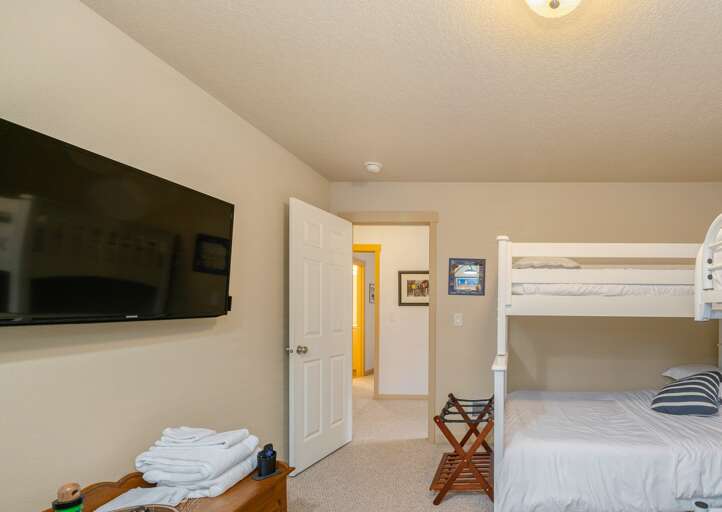 Bunk room with twin/double bunk and queen hide a bed. Streaming Tv