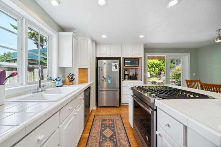 Fully equipped kitchen, and dining area. Door out to the back yard area. 