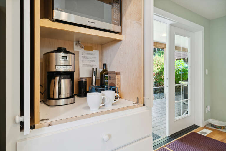 Fully equipped kitchen, and dining area. Door out to the back yard area. 