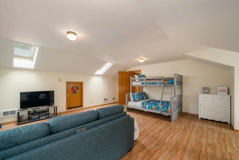 Bunk room with Double/Twin Bunk and queen hideabed, Ocean view, children&#39;s cubby playroom, Roku TV/DVD player. Games and books.
